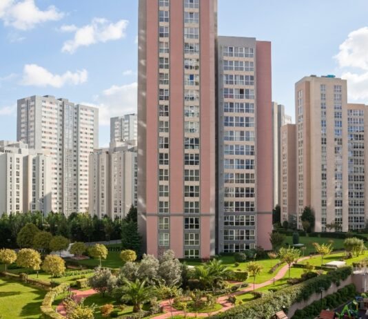 अपार्टमेंट बनाम स्वतंत्र मकान: कौन सा बेहतर है? | Apartments vs Independent Houses: Which is Better? Apartments