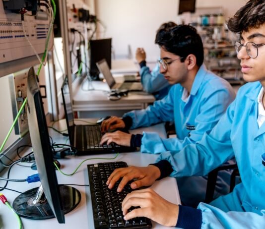 क्या व्यावसायिक शिक्षा Vocational Education आपके करियर को नई ऊंचाई दे सकती है? जानिए कैसे। Vocational Education