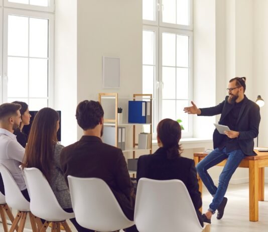 Career Education | जानें कि करियर शिक्षा से आपकी पेशेवर क्षमताओं को कैसे निखारा जा सकता है Career Education