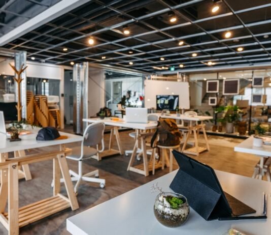 Co-living | क्या आप एक सस्ती और कम्फर्टेबल जगह ढूंढ रहे हैं? | सह-आवास हो सकता है सही विकल्प! Co-Living