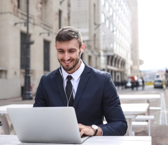 Freelancing Career | जानें फ्रीलांसिंग करियर शुरू करने का सही तरीका – सफलता के टिप्स और रणनीतियाँ Freelancing Career