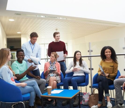 Informal Education | जानें कि अनौपचारिक शिक्षा में वित्तीय बाधाओं को कैसे हल किया जा सकता है। अभी पढ़ें। Informal Education