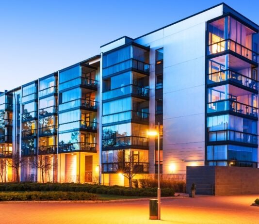 Commercial Real Estate | वाणिज्यिक रियल एस्टेट में निवेश के लाभ और सुझाव Commercial Real Estate