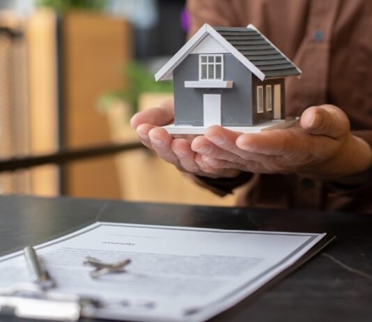 Distressed Assets | संकटग्रस्त संपत्तियां: निवेश के अवसर और सावधानियां Distressed Assets