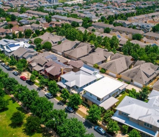 Mixed-Use Properties | जानें कि मिक्स्ड-यूज़ प्रॉपर्टी में निवेश क्यों फायदेमंद है और यह कैसे जीवन शैली को बेहतर बनाती है। Mixed-Use Properties