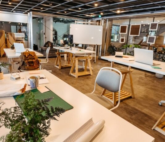 Premium Office Spaces | प्रीमियम ऑफिस स्पेस की विशेषताएं और उनके व्यावसायिक लाभों के बारे में जानें। सही चुनाव करें। Premium Office Spaces